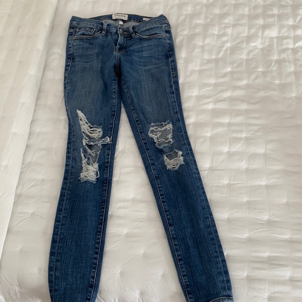 Frame Le Skinny de jeanne destroyed denim size 26